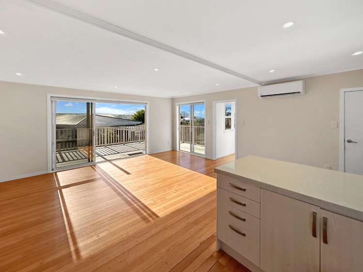  832 Whangaparaoa Road Manly_5