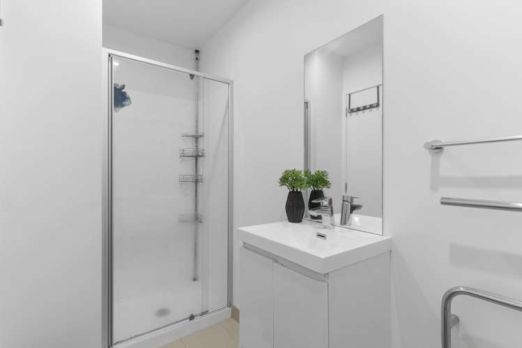 2/15 Chivalry Road Glenfield_5