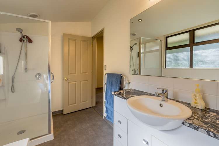 16 Karaka Grove Raumati Beach_16