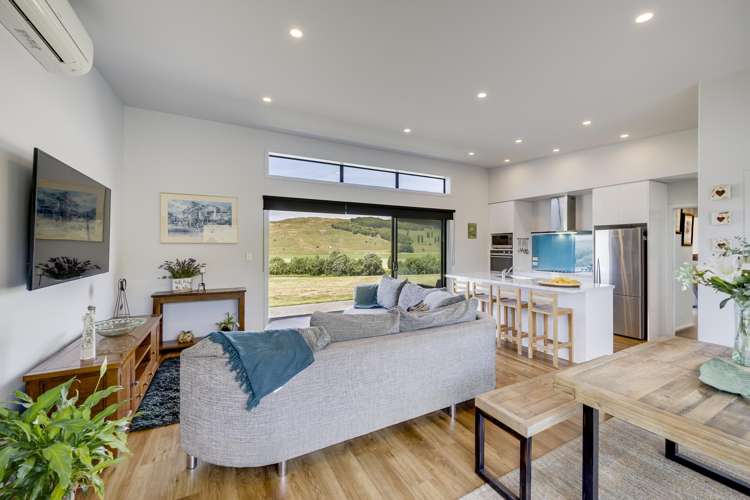 8 Riverview Drive Otane_1