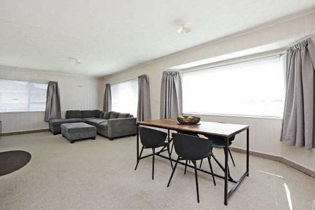 809A Queen Street East Parkvale_1