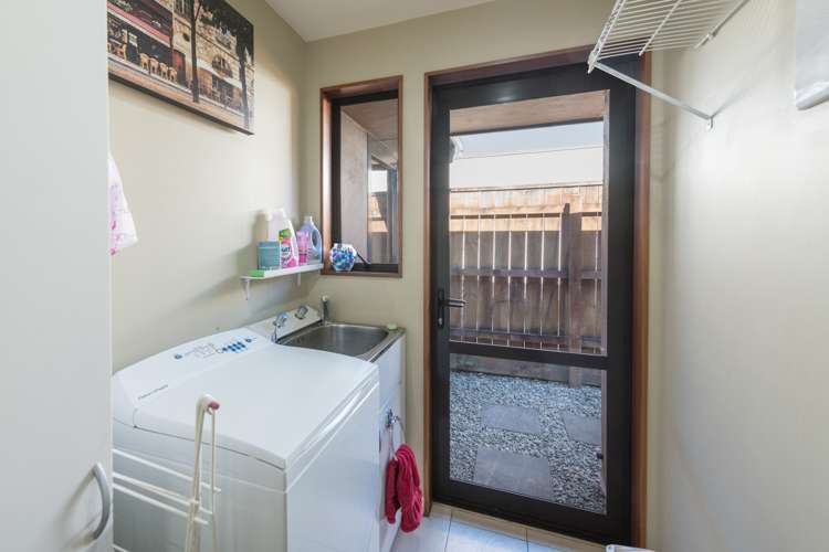 7 Covent Drive Stoke_24