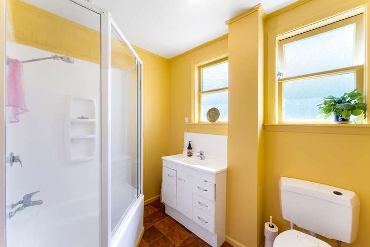 18 Boyd Grove Naenae_11