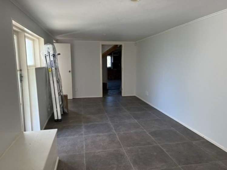 22 Tiroroa Avenue Te Atatu South_18