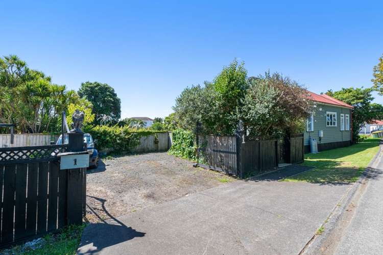 1 Green Lane Helensville_36