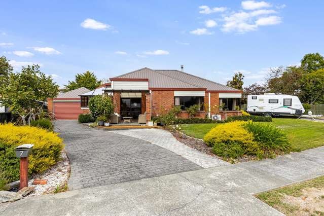 Premium living, gorgeous grounds - must be sold