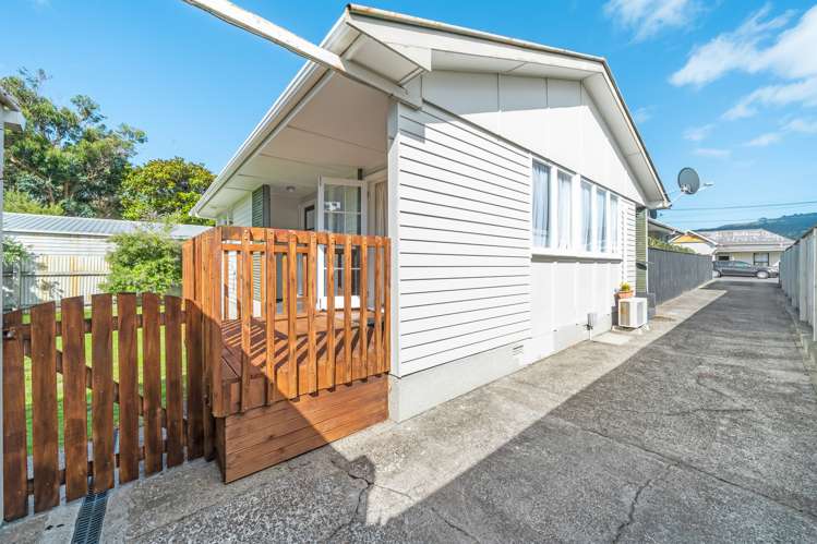 2/32 Bay Street Petone_22