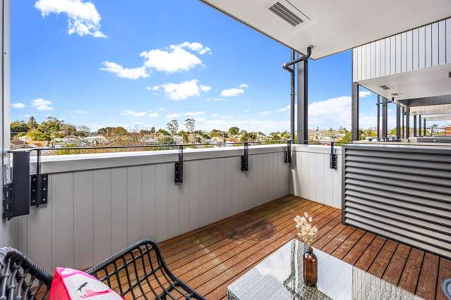 211/1 Kimiora Street Three Kings_2