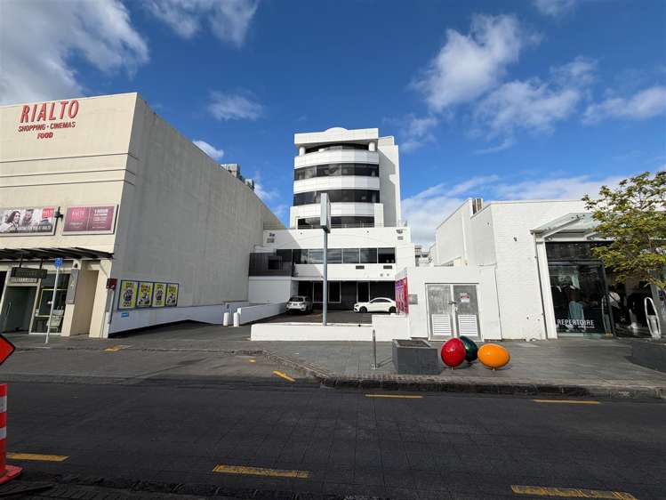 187 Broadway Newmarket_9