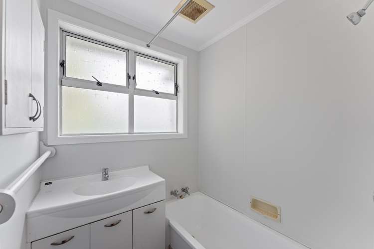 5 King Crescent Porirua East_24