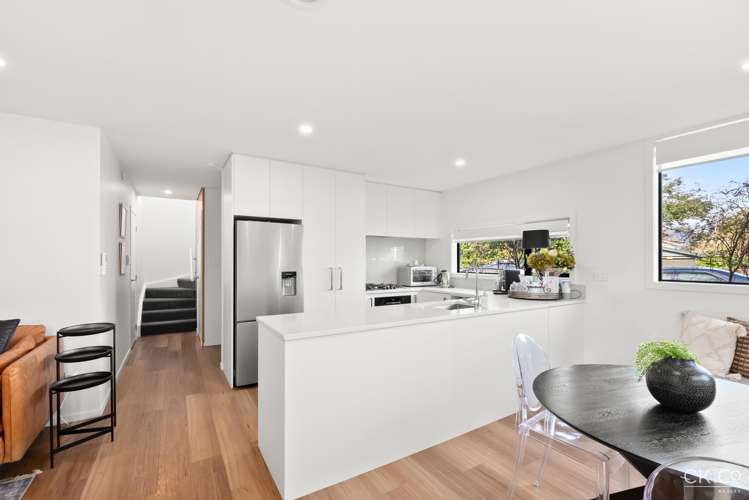 1/51 Kings Crescent Lower Hutt Central_7