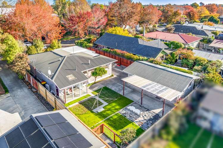 56 Woodbury Street Russley_23