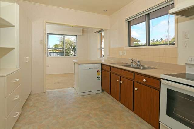 2/291 Royal Road Massey_4