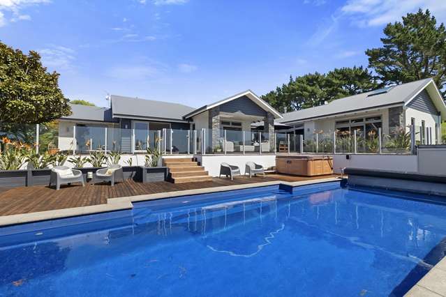 RESORT-STYLE, COUNTRY LIFESTYLE