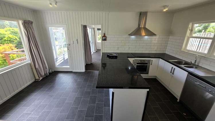  E/470 Stokes Valley Road Stokes Valley_3