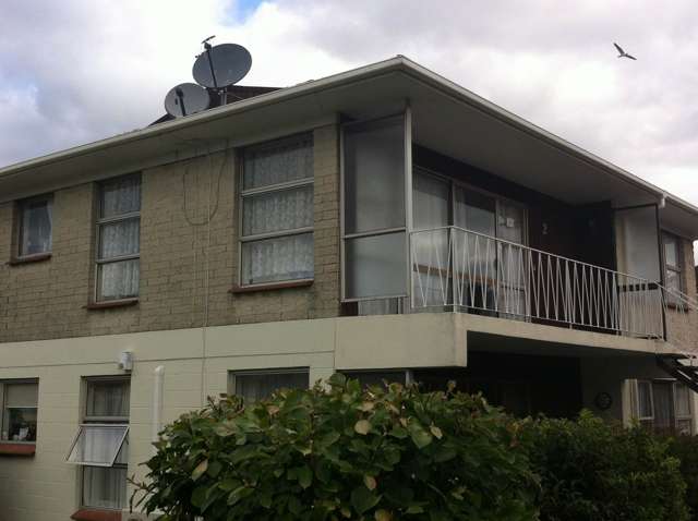 UPSTAIRS 2 BEDROOM UNIT