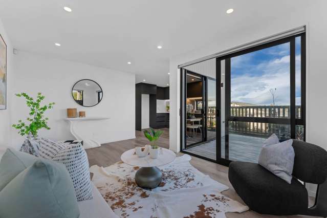 Low-Maintenance Freehold in a Super Convenient...