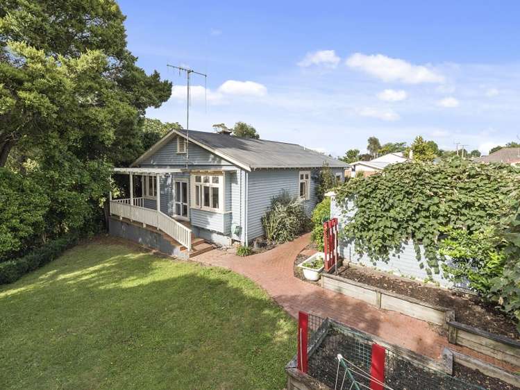 8 Masons Avenue Hamilton East_13