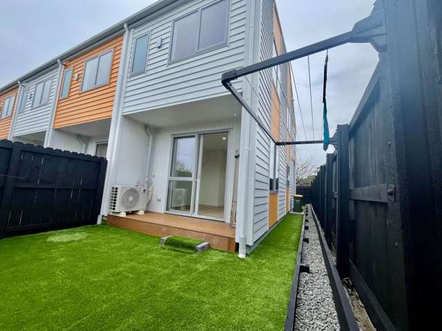 9/9 Coral Crescent Panmure_2