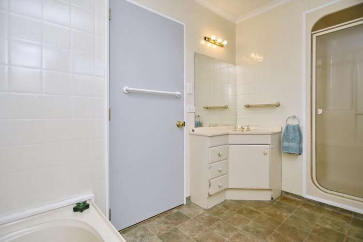 10a Ronald George Place Parklands_13