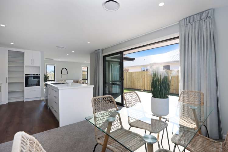 241 Racecourse Road_4