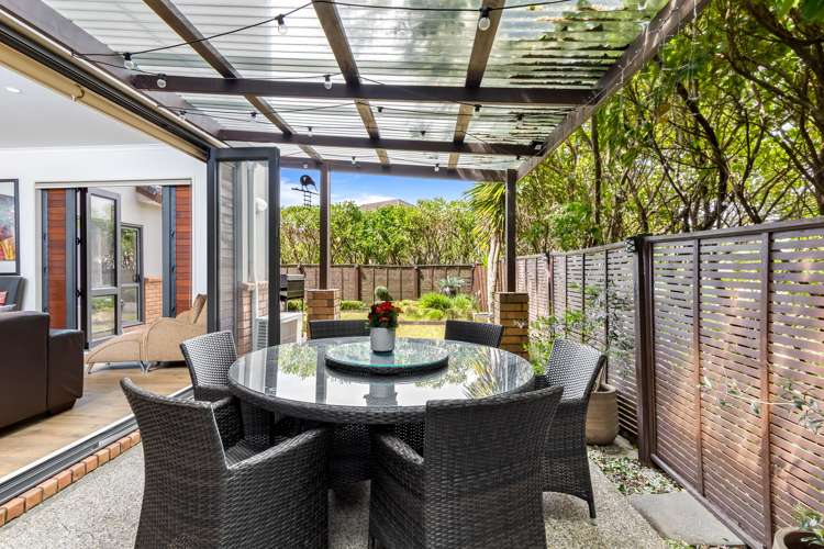 19 Greenbough Lane Greenhithe_12