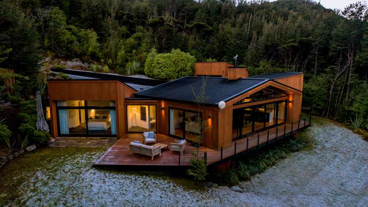 18 Falcon Heights Mount Creighton_12