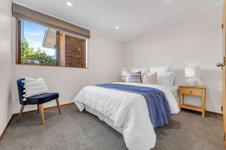 54 Channing Crescent Botany Downs_17