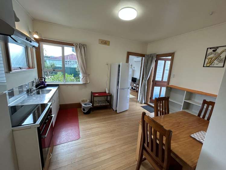 2/5 Joyce Cres 10446_5