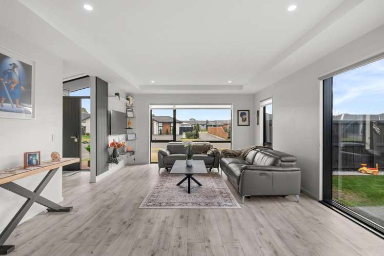 8 Eastonfield Drive_5