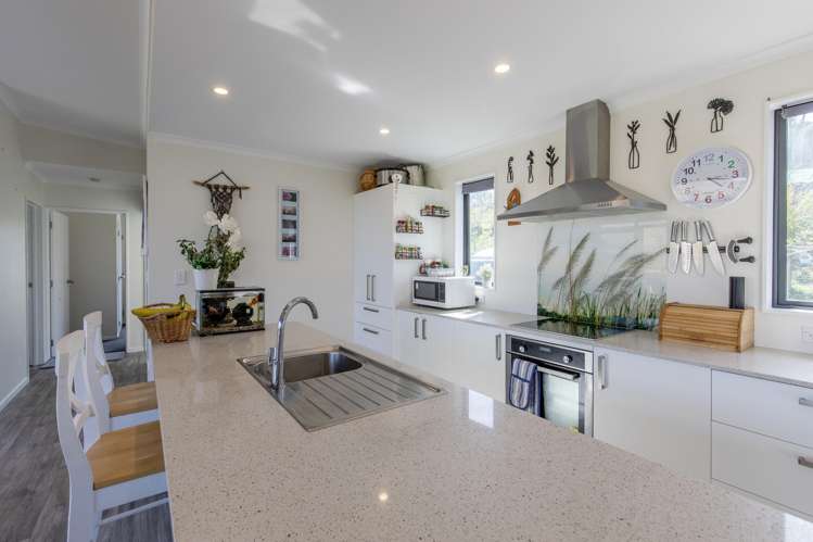 87 River Road Otane_6