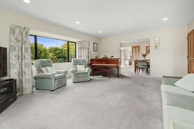 1 Colin Grove Hutt Central_2