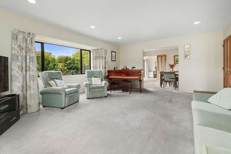 1 Colin Grove Hutt Central_2