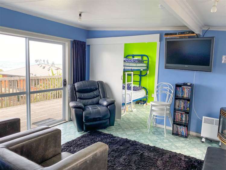 38 Esplanade Kaka Point_12