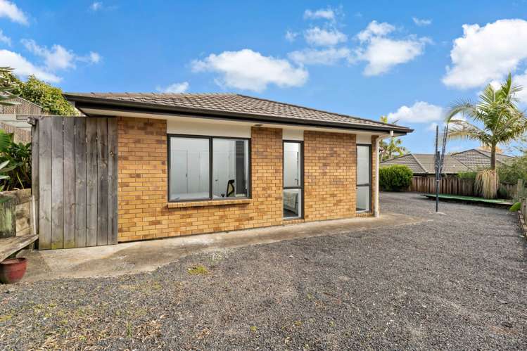 9 Claywest Place Glen Eden_18