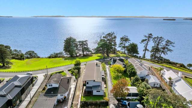 Luxury Waterfront on Marine Parade