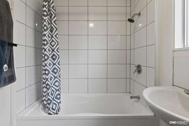 71 Larsen Crescent Tawa_11