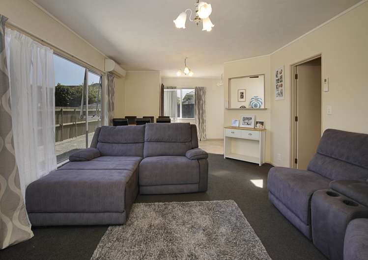 2/6 Manson Avenue Stoke_4