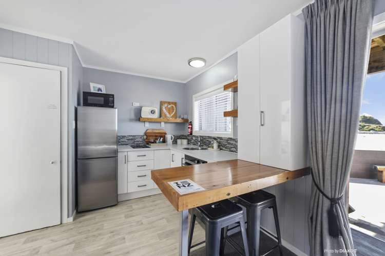 68 Owhiro Bay Parade Owhiro Bay_11