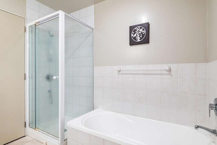 3/3 Galaxy Drive Mairangi Bay_25