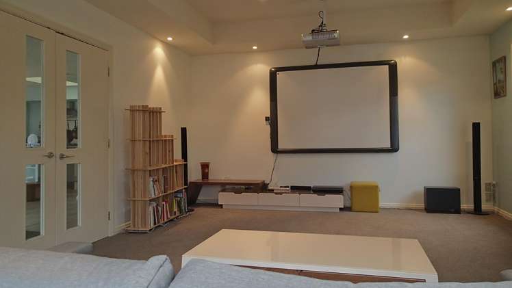 24 Glastonbury Drive Burwood_6