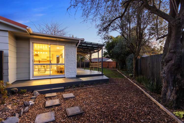 15 Denniston Crescent Redwood_17