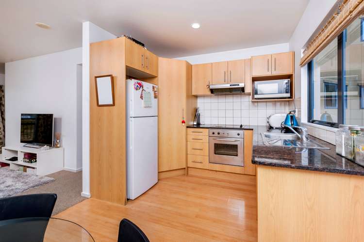 9/12 Crown Lynn Place New Lynn_13