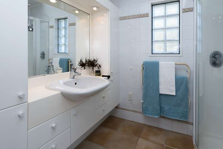 77 Fisher Parade Sunnyhills_13