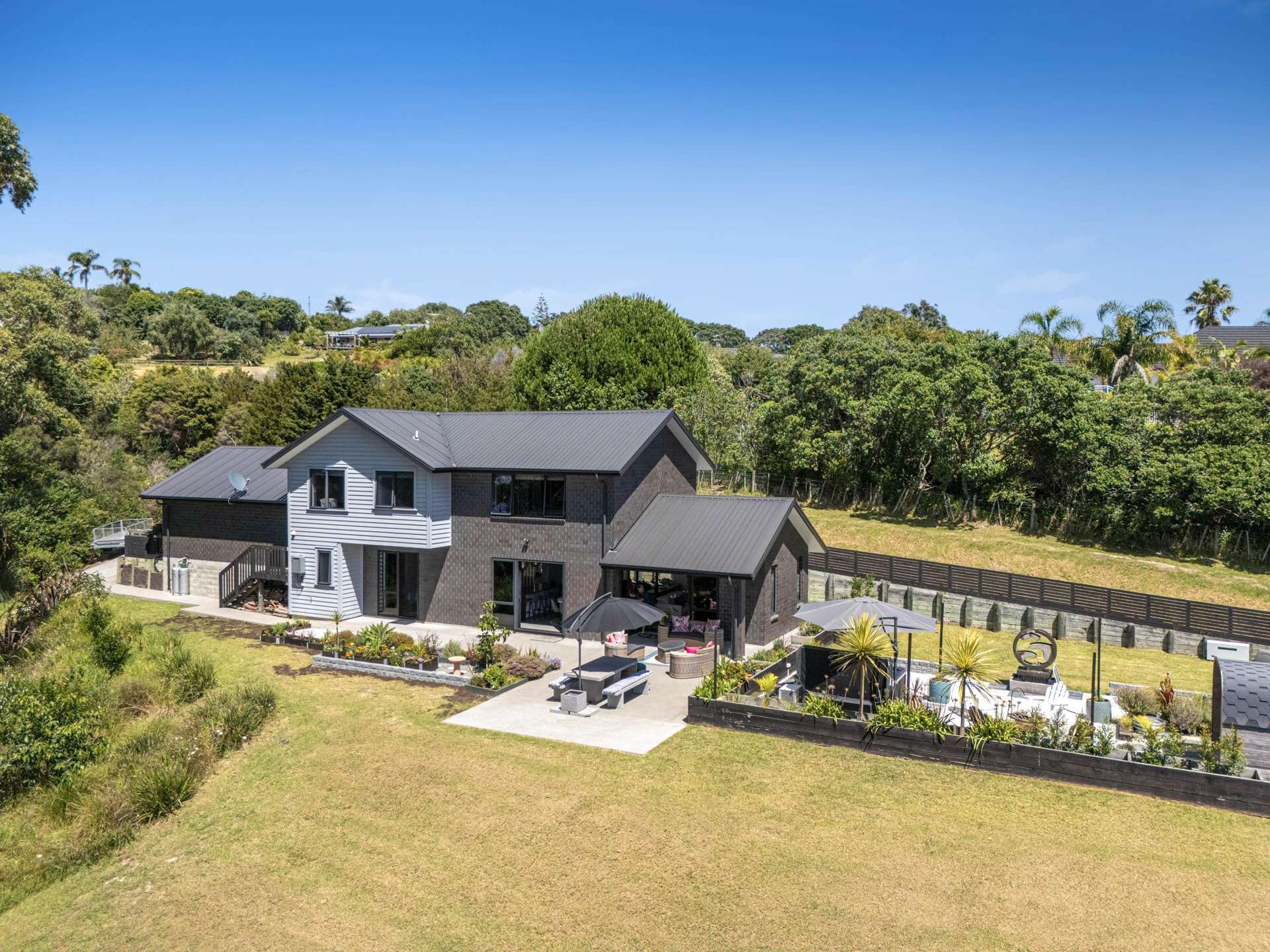 8 Roberts Road Matakatia_0