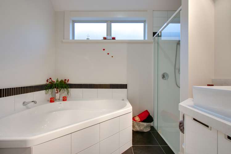 81 Kent Terrace Taradale_10