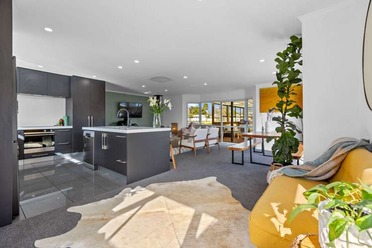 7b Beach Road Omata_6