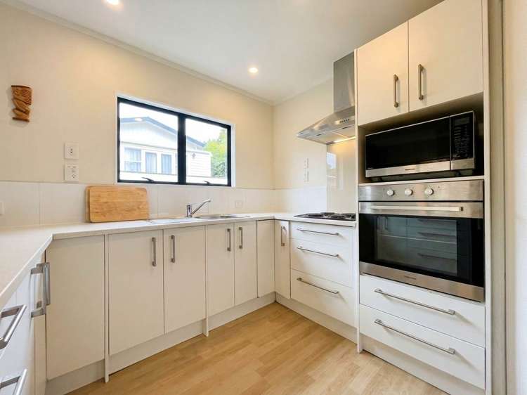 2/16 Pine Street New Lynn_1