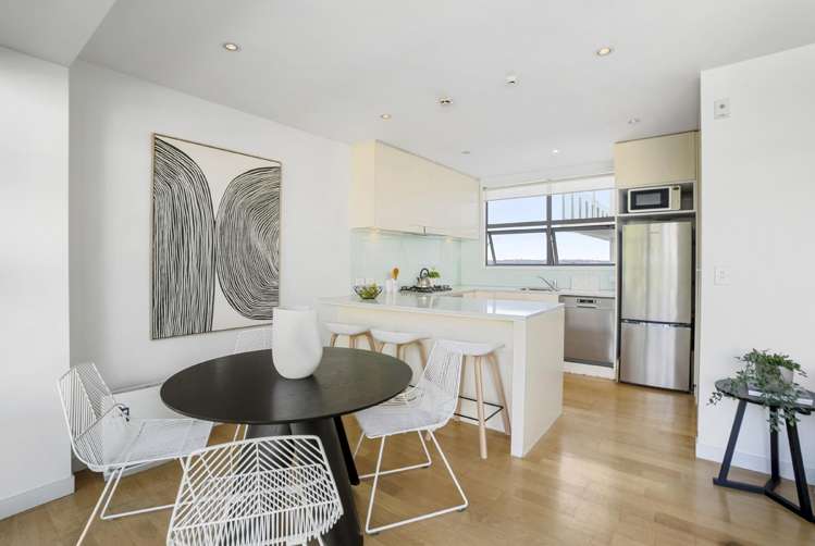 304/19 Surrey Crescent_5