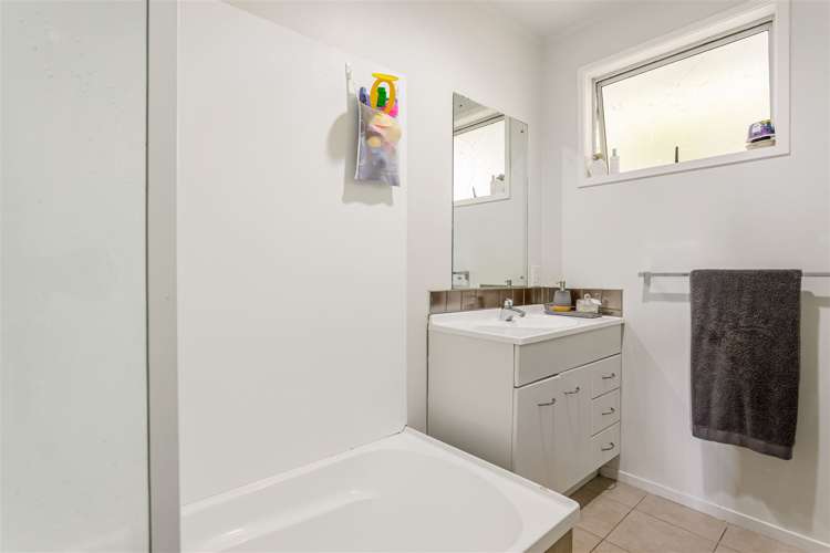 98 Reynella Drive Massey_12